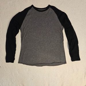 Old Navy Raglan Style Long Sleeve Tee for Men Size M